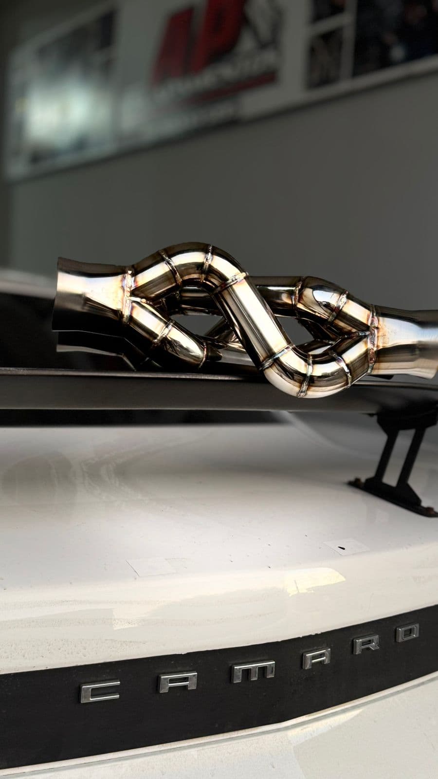 X-pipe artesanal em inox sobre Chevrolet Camaro